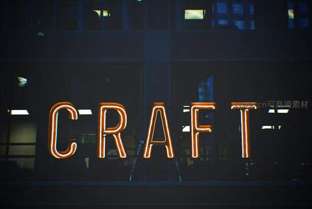 夜幕下的‘CRAFT’霓虹招牌