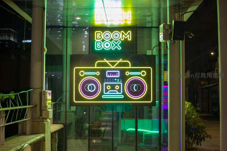 霓虹Boom Box招牌夜景
