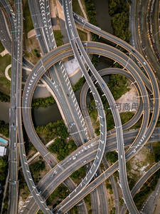 航拍复杂立交桥交织如网