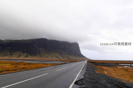 云雾缭绕的冰岛火山公路