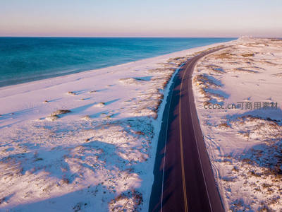 海岸公路航拍，白沙碧海映夕阳