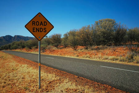 路尽标志矗立荒野