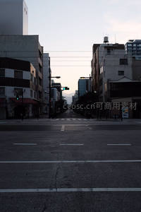 清晨空旷街道静谧无人