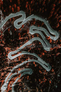 秋日山林盘山公路航拍