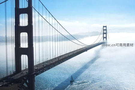 金门穿云海，帆影逐波光