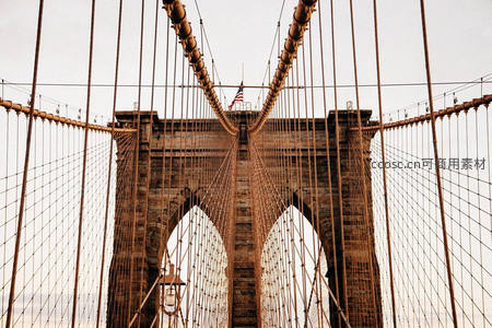 布鲁克林大桥石塔与悬索的壮丽特写
