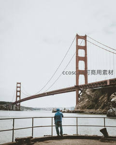 金门大桥下静思的垂钓者