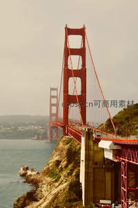 金门大桥雄姿屹立海岸悬崖边