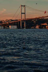 博斯普鲁斯海峡大桥日落时分剪影