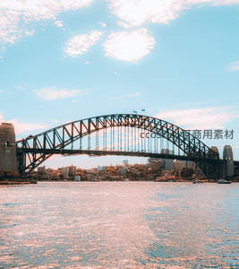 悉尼海港大桥在阳光下熠熠生辉