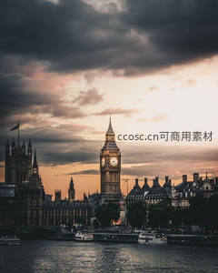 大本钟矗立泰晤士河畔暮色中