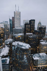 雪后城市的灯火迷宫