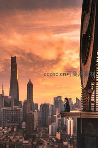 都市天际线上的孤独剪影