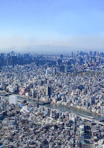 航拍东京全景富士山隐约可见