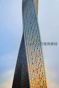 螺旋造型摩天大楼仰视特写