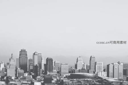 简约灰阶中的都市轮廓与留白