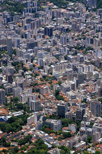 鸟瞰密集城市街区全景
