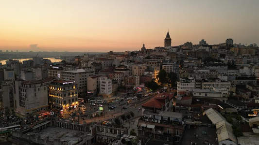 伊斯坦布尔黄昏，加拉达塔映霞光