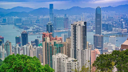 香港维港全景，高楼林立山海相依