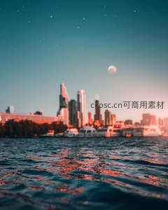 星空下的城市剪影与水面涟漪