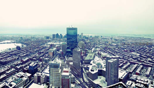 雪后城市全景航拍，高楼林立如画