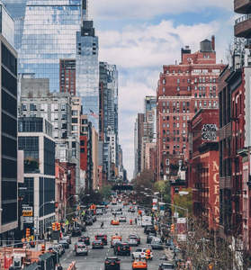 纽约街头车水马龙高楼林立繁华