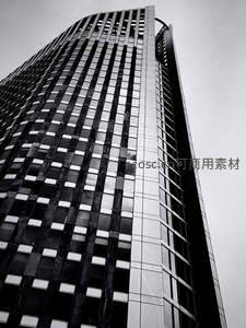 黑白仰拍现代摩天楼，几何线条感强烈