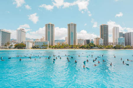 碧海蓝天游人如织度假胜地风光