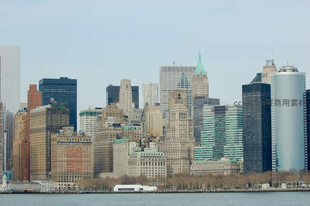 河畔城市天际线全景风光