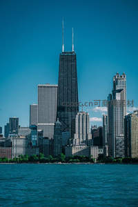 晴空碧水映衬下芝加哥天际线壮阔