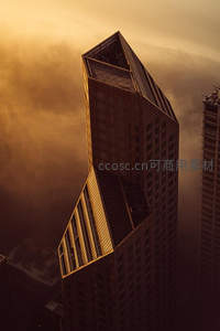 云海之上的摩天大楼剪影