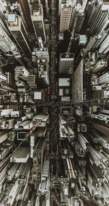 鸟瞰城市峡谷高楼林立车水马龙