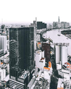 黑白滤镜下的河畔摩天楼群