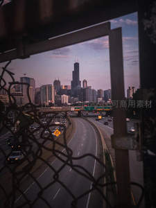 铁网之后的城市脉动