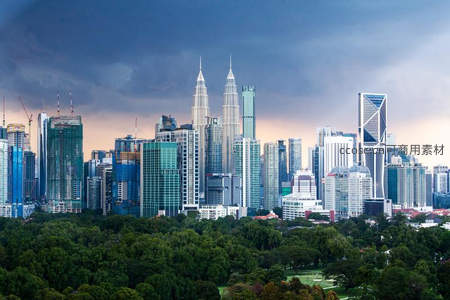 绿野之上摩天都市天际线