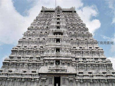 印度神庙高耸塔楼雕刻繁复