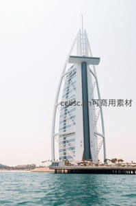 帆船酒店矗立海天之间