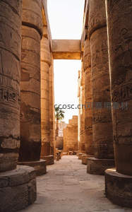 古埃及神庙巨柱廊道阳光穿透