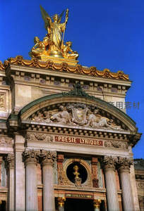 巴黎歌剧院金色穹顶与雕塑群