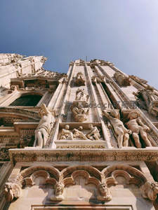 哥特教堂：精雕细琢的石像艺术