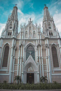 哥特式教堂双塔直指苍穹