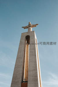 基督救世主像矗立云端俯瞰众生
