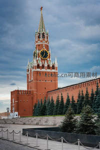 斯巴斯克塔钟楼矗立红墙之巅