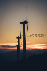 日落时分山巅风车剪影美景