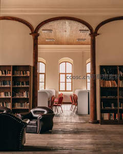 古典拱门图书馆静谧角落