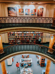 穹顶之下书香满溢的复古图书馆