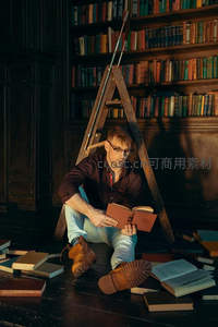 古旧图书馆里的学者时光