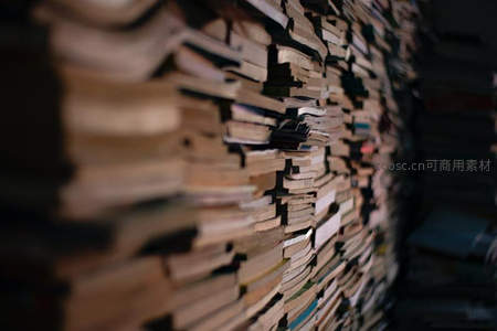 书脊构成的立体纹理墙