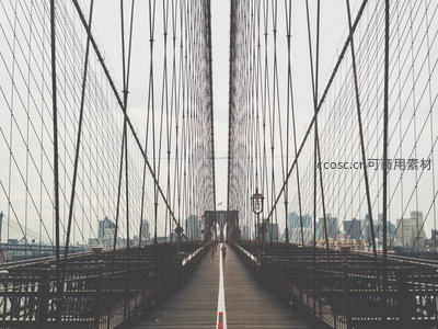 布鲁克林大桥上延伸的钢铁交响曲