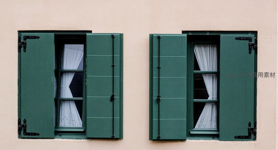 绿窗白帘映粉墙，古典建筑韵悠长